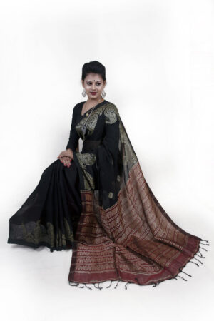 black linen saree seat